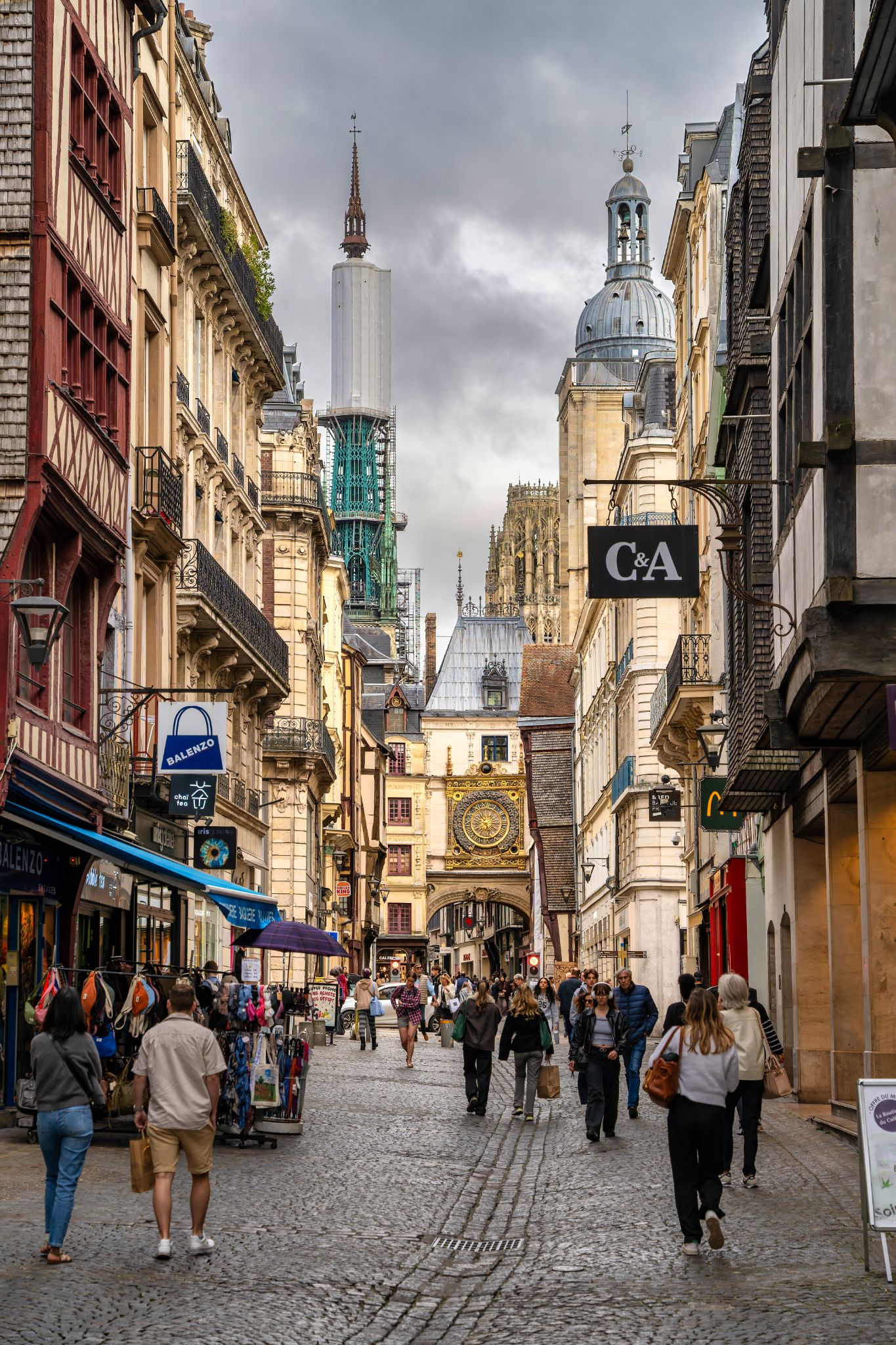 20250916 174904 Rouen   Le Gros Horloge, historische astronomische Uhr,  14. Jh. an einem Renaissancebogen